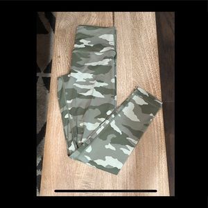 Aerie Move Camo Legging Size M